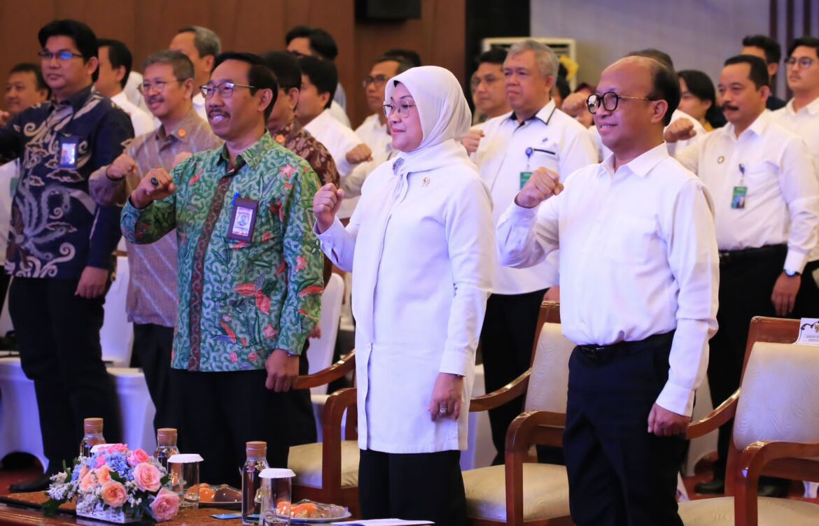 Kemnaker Terima 2 Penghargaan dari Komisi Aparatur Sipil Negara