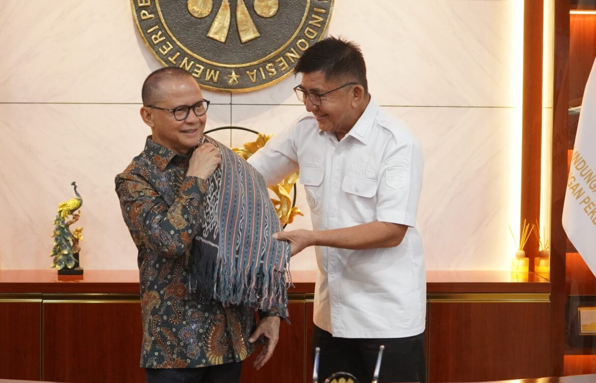 Menteri Mukhtarudin dan Pemkab Belu NTT Teken MoU untuk Perkuat Pelindungan Pekerja Migran